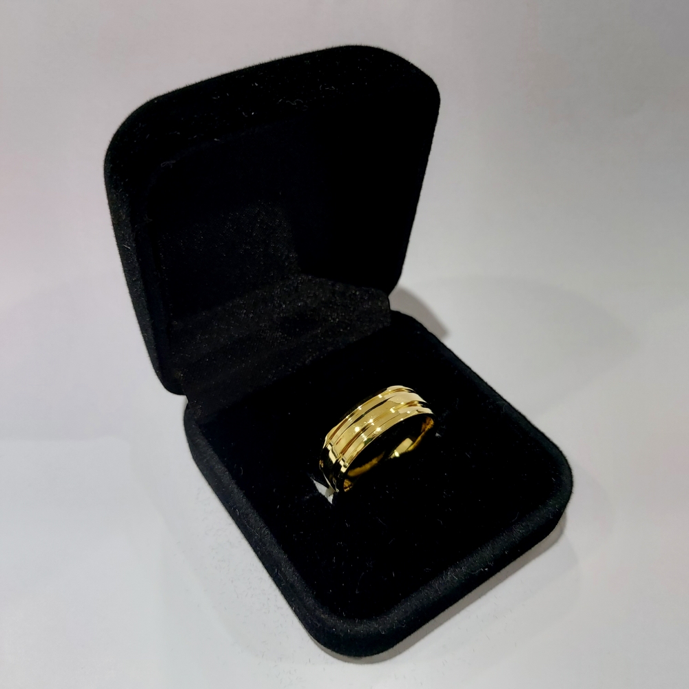 Aliança Folheada A Ouro 18k 7 Mm Com Frisos Laterais