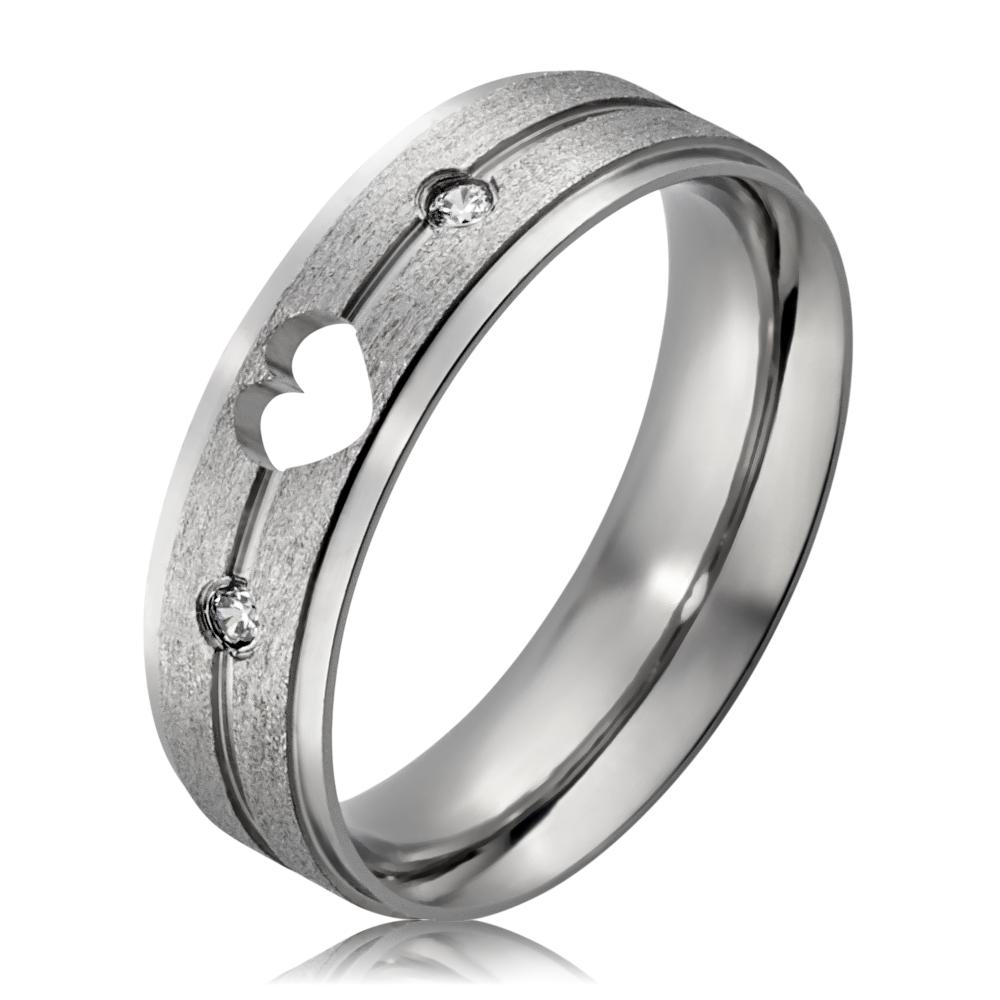 Aliança De Aço Reta Anatômica Fosca Com Coração Vazado E Zircônias
